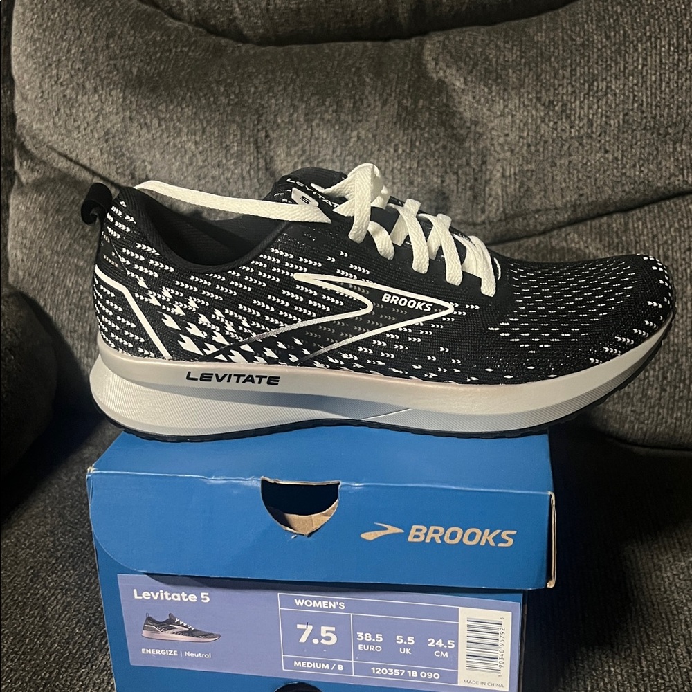 Brooks Levitate 5 Black and White Sneakers